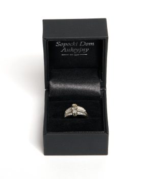 Pierścionek złoty z brylantami, pocz. XX wieku