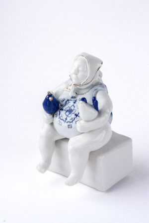 Kobieta z dwiema kurami